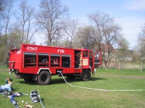 07.05.2013r. Spotkanie ze strażakami na stadionie w Charbrowie