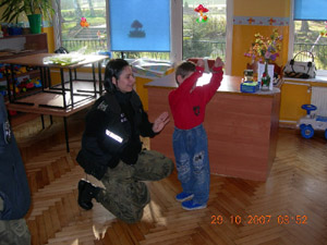 2007-10-29 Straż Graniczna w odwiedzinach w naszym przedszkolu