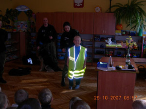 2007-10-29 Straż Graniczna w odwiedzinach w naszym przedszkolu