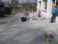 20.04.2010 - Wiosenne zabawy Maluszków w ogródku przedszkolnym